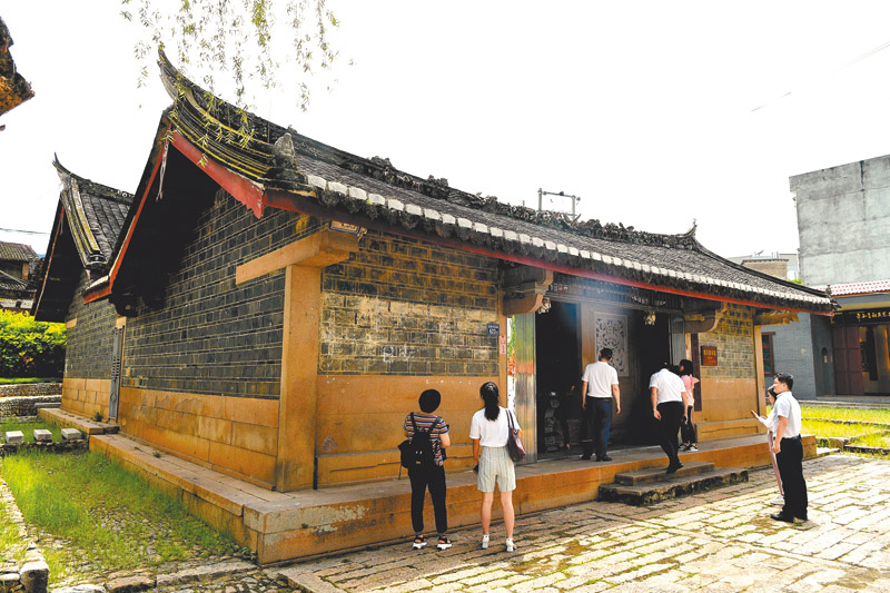福建漳州市是重要台胞祖籍地,吸引了兩岸宗親前來尋根謁祖、參觀旅遊。 (中新社)