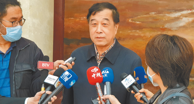 ▲北京大學台研院院長李義虎25日受訪時表示,兩岸可合拍影視作品,還原當年的史實。(記者藍孝威攝)