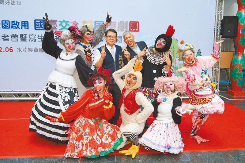 中央公園將於12月6日啟用,邀請國立台灣交響樂團與紙風車劇團演出。(盧金足攝)