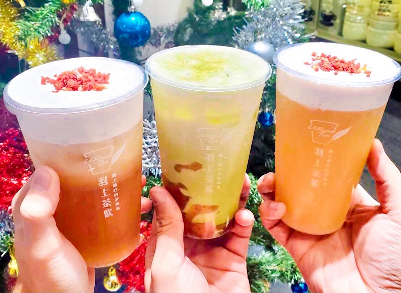 紅配綠迎聖誕!北醫最愛手搖飲推出「莓好聖誕」限時第二杯半價優惠。(圖/業者提供)