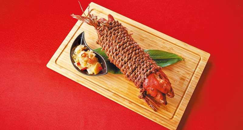台北福華大飯店的常溫外帶年菜「蓬萊月桃紅糟捆蹄」。(台北福華大飯店提供)