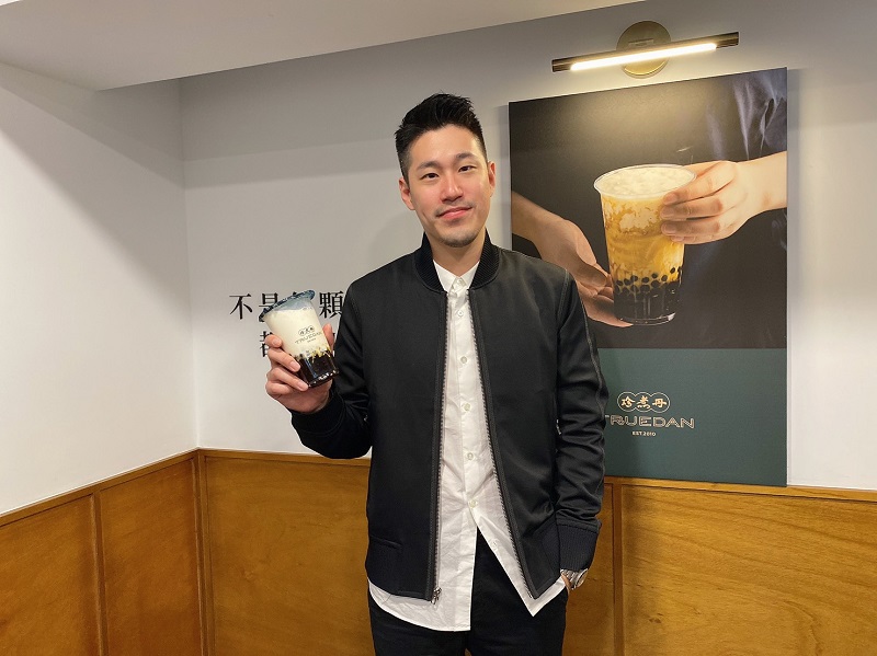 「珍煮丹」董事長高永誠表示,珍煮丹擁有12年品牌經驗,特別舉辦「挺你當老闆」限額優惠加盟活動,想創業的民眾可得把握機會。珍煮丹/提供