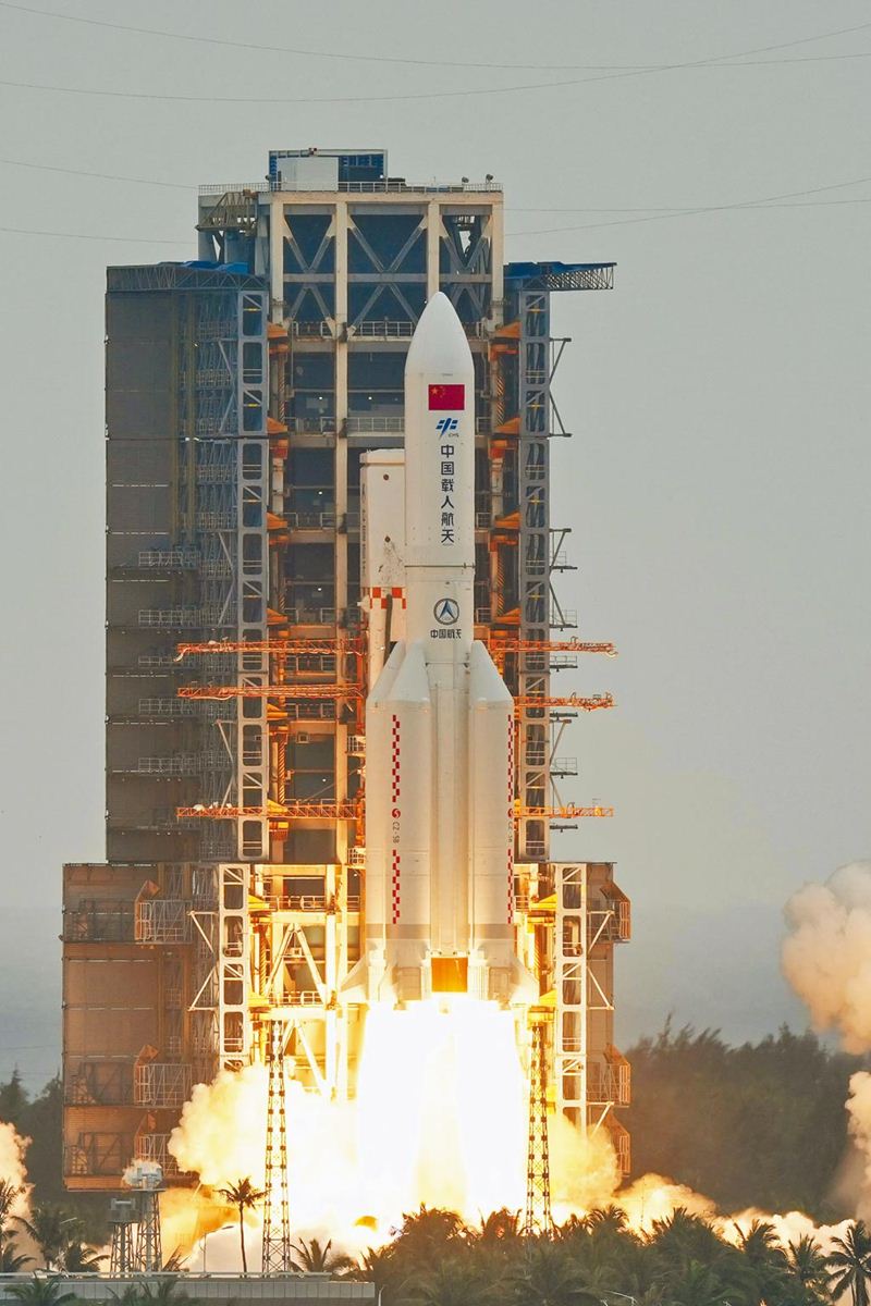 大陸太空站「天和」核心艙在大陸文昌航天發射場發射升空,進入預定軌道。 (新華社)