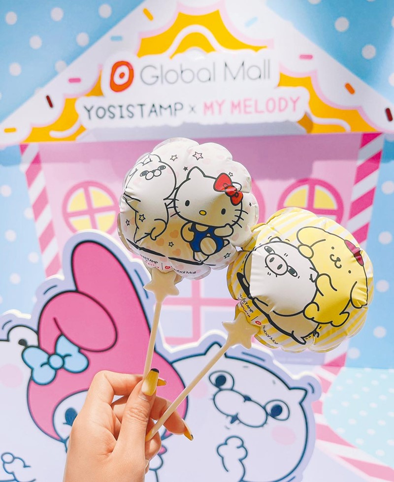 Global Mall在全台7店均設置了「YOSISTAMP呦嘻百分百×三麗鷗家族」聯名打卡點,10月3日前集滿3個打卡點印章,可換聯名款手持氣球。(Global Mall提供)