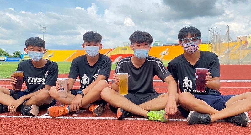 清原芋圓high翻校園!推出「請全班喝飲料」活動,號召同學人手一杯。