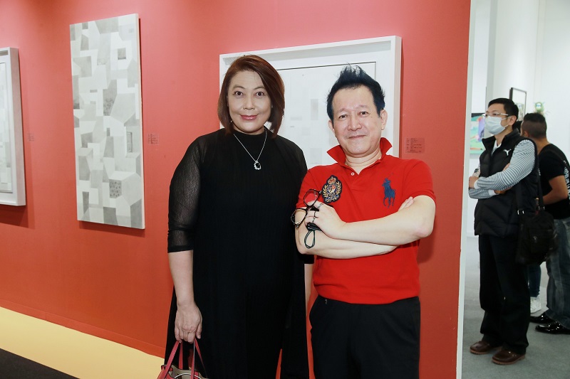 左起:台灣紡織數位升級發展協會理事長的詹婷怡與畫廊協會理事長張逸羣