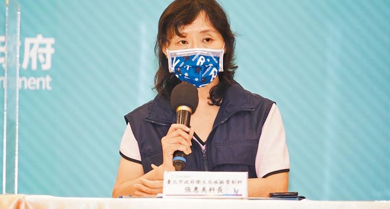 北市衛生局疾管科長張惠美昨說明,是行政人員誤選成「K004C」上一批疫苗批號,並非打到過期疫苗。(北市府提供/游念育台北傳真)