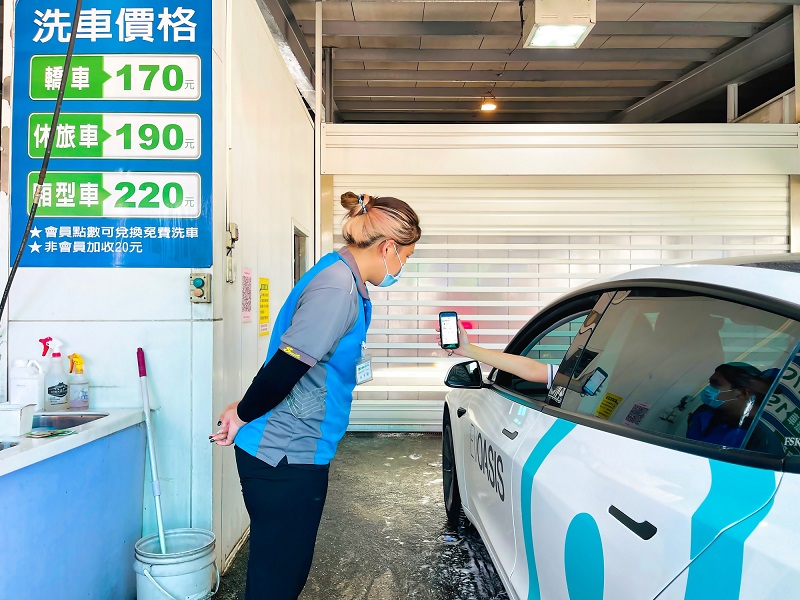 開幕期間(即日起至2022/5/12中午12點),只要充電消費滿100元,向洗車中心人員出示充電畫面,即可享有50元加購洗車服務,再送免費車體護膜,讓愛車充飽電還煥然一新出場。