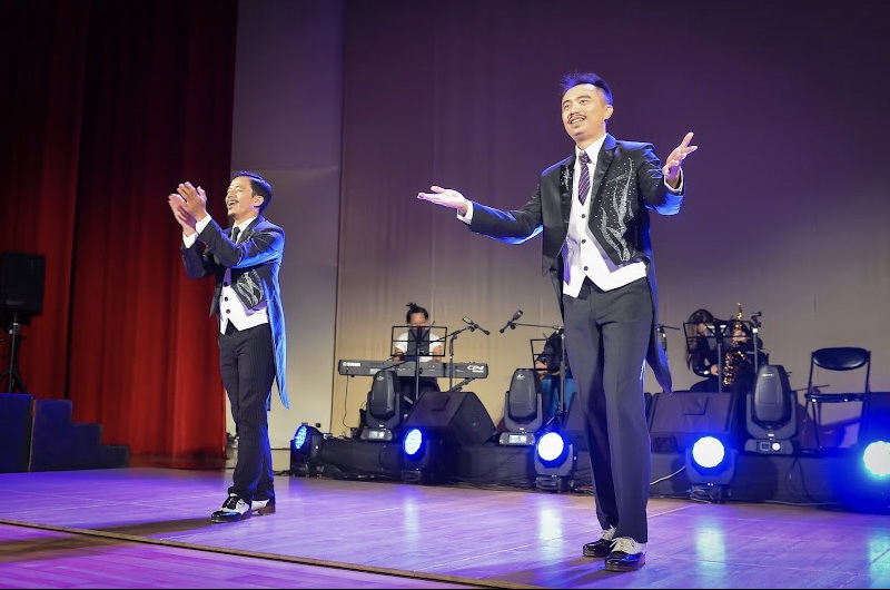 長年持續耕耘與傳承爵士踢踏舞的表演藝術家 楊宗儒老師(右)、彭彭老師(左)