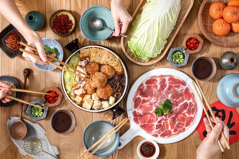 安永鮮物推出年節圍爐澎派料理,輕鬆上桌免油煙嚐美味。